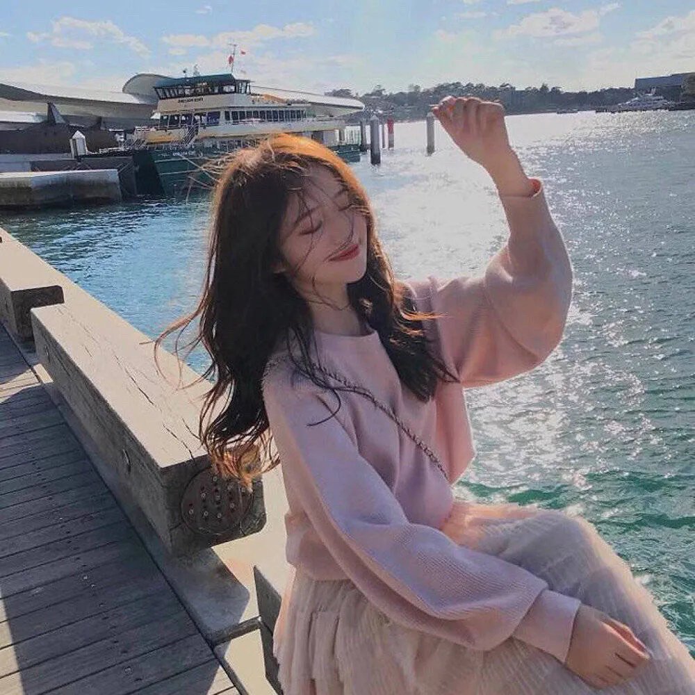背后的她，眼前的我